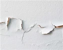 Vì sao tường mới sơn xong đã bị phồng rộp, bong tróc từng mảng?